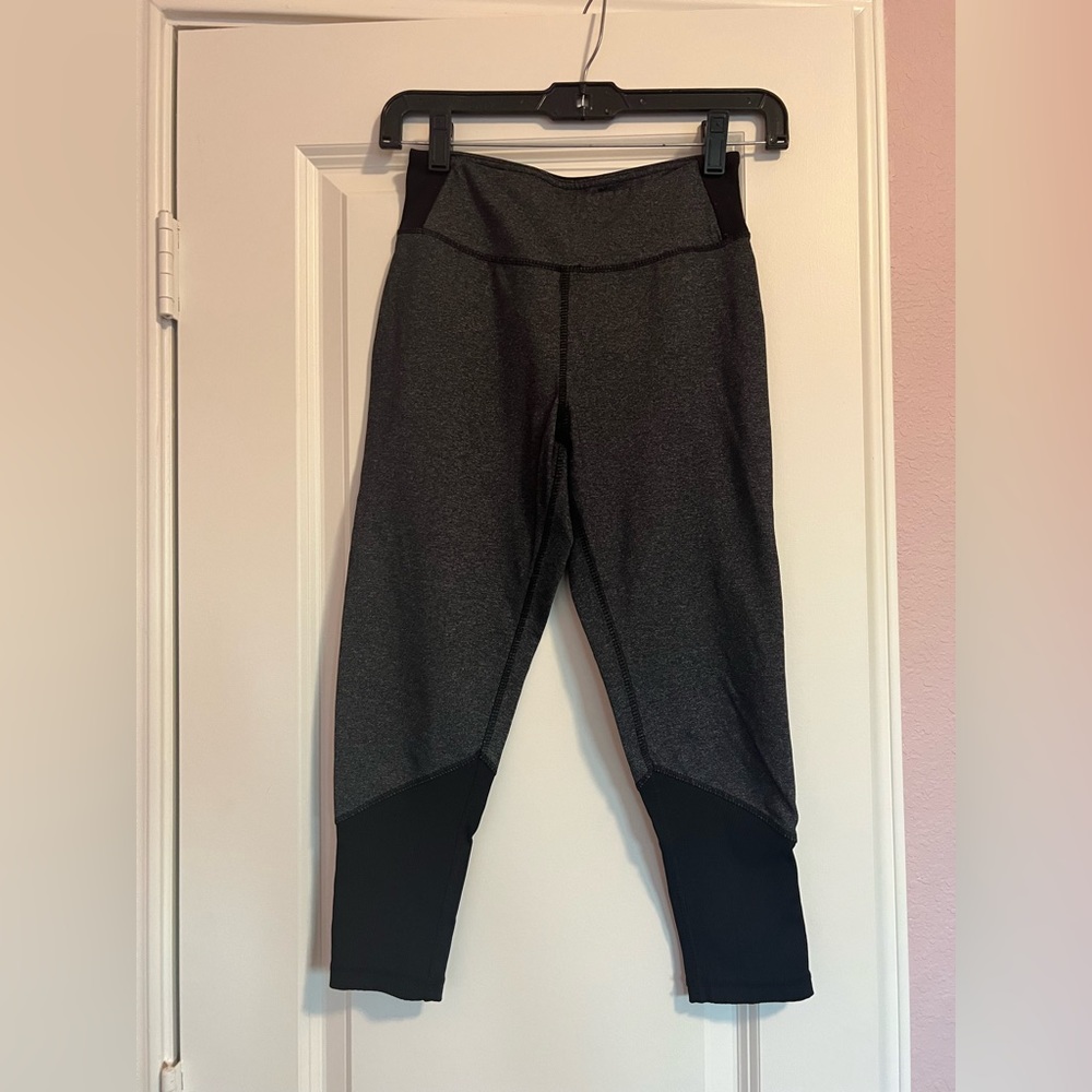 Black and grey shin length leggings